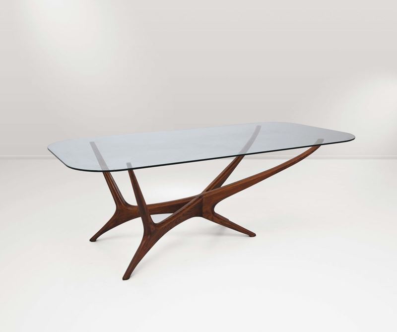 Tavolo con struttura in legno lavorato e piano in vetro.  - Auction Design - Cambi Casa d'Aste