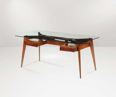 Scrivania con Struttura in Legno, Piano in Cristallo e Dettagli in Ottone.