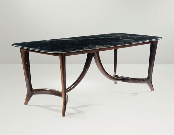 Tavolo con struttura in legno e piano in marmo. Prod. Italia, 1950 ca.