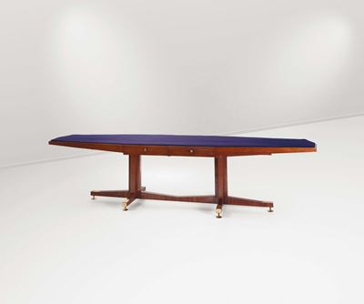 Tavolo da Esposizione in Legno con Piano in Legno Rivestito in Panno e Piedi in Ottone.