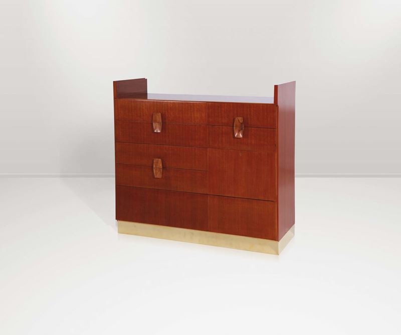 Cassettiera in legno con piede e dettagli in ottone.  - Auction Design - Cambi Casa d'Aste