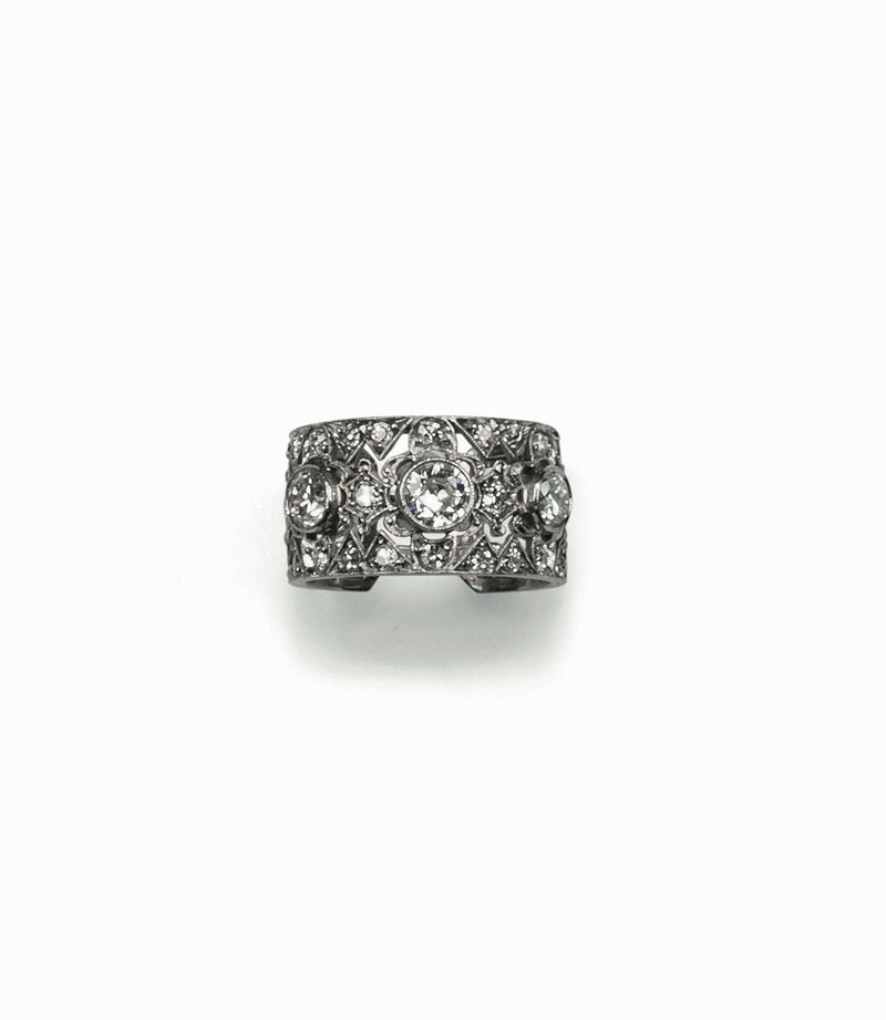 Wide band openwork ring in platinum set with three old cut diamonds  - Auction Fine Jewels - Cambi Casa d'Aste