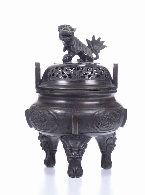Incensiere tripode in bronzo con coperchio, Cina, Dinastia Qing, XIX secolo
