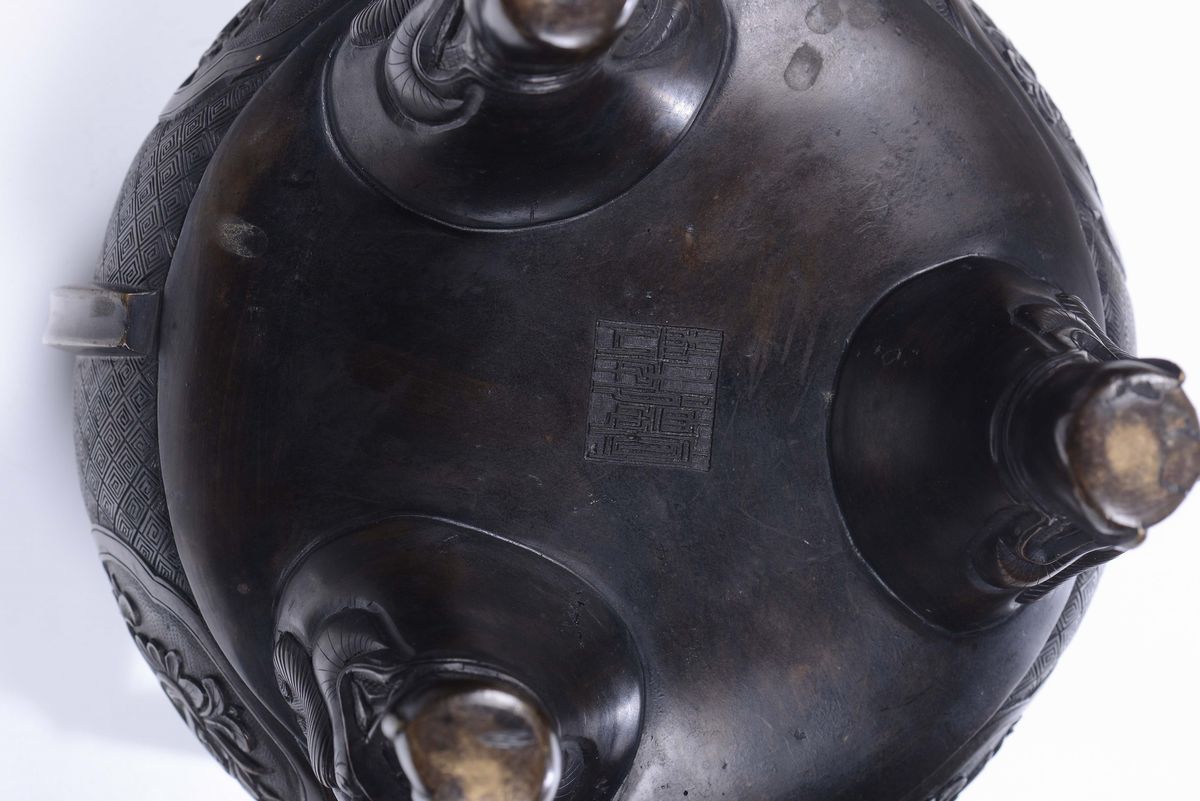 Incensiere Tripode in Bronzo con Coperchio, Cina, Dinastia Qing, XIX Secolo
