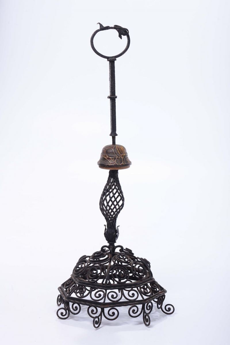 Trespolo in ferro battuto, XIX secolo  - Auction Asta a Tempo Antiquariato - II - Cambi Casa d'Aste