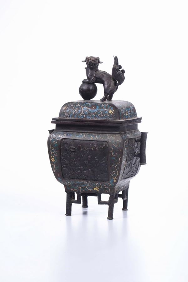 Incensiere in bronzo a smalti cloisonné con coperchio, Cina, Dinastia Qing, XIX secolo