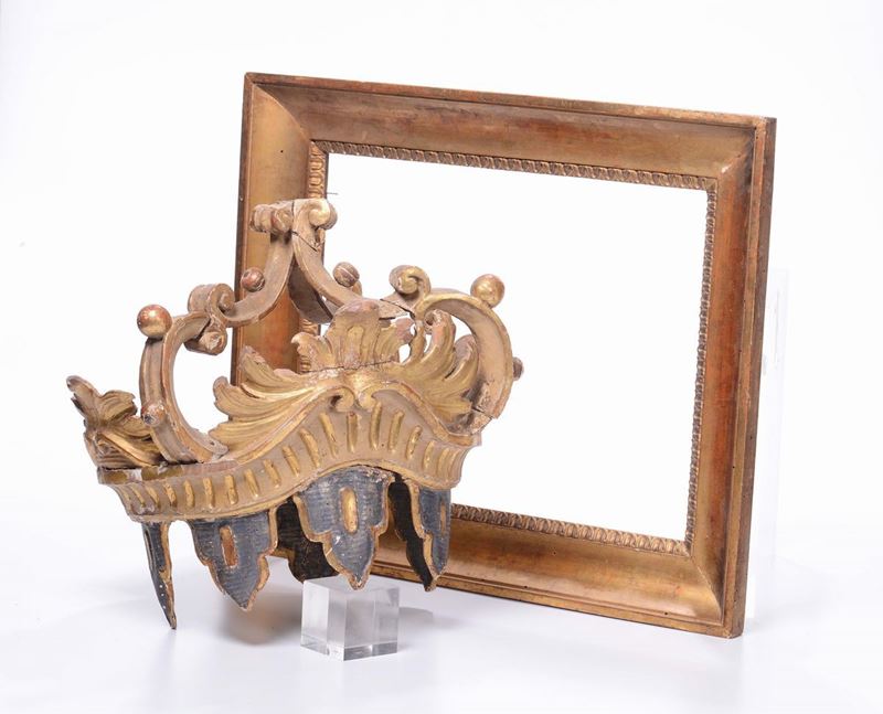 Cornice più corona in legno intagliato e dorato  - Auction Asta a Tempo Antiquariato - II - Cambi Casa d'Aste