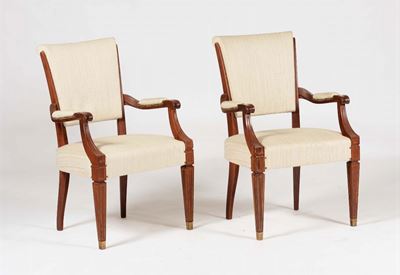Due Poltrone in Legno con Tessuto Bianco