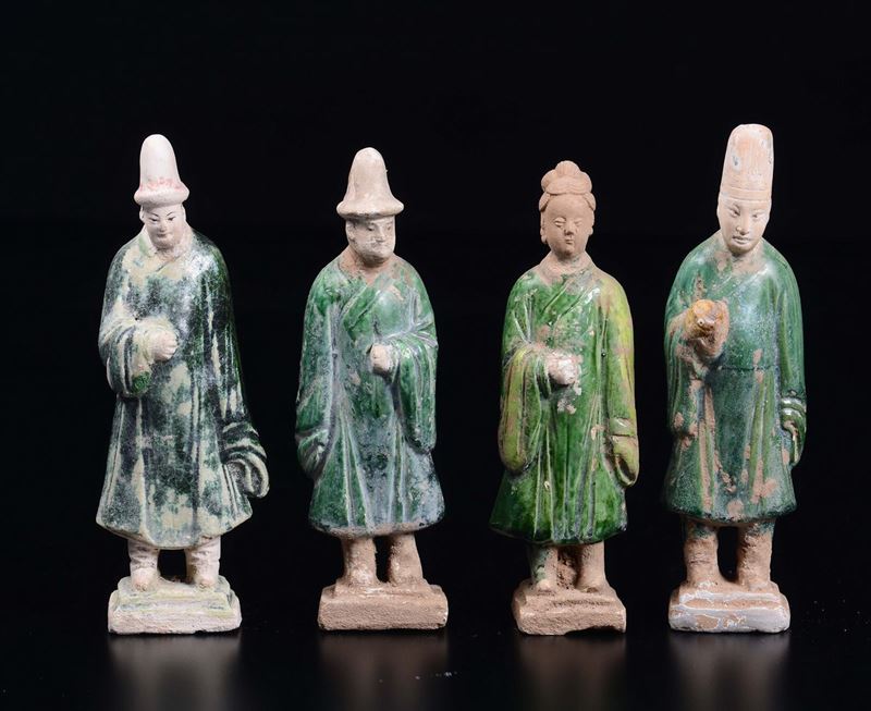 Tre dignitari ed una Guanyin in terracotta smaltata, Cina, Dinastia Ming, XVII secolo  - Asta Arte Orientale - Asta Online - Cambi Casa d'Aste