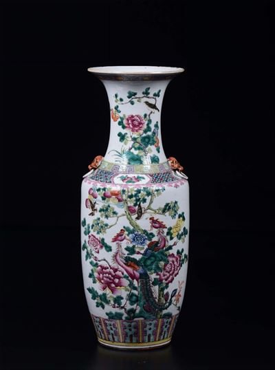 Vaso in Porcellana a Smalti Policromi con Decoro di Fenici, Cina, Dinastia Qing, XIX Secolo