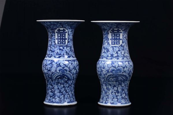 A pair of blue and white vases, China, Qing Dynasty, 19th century