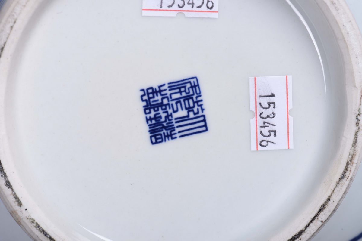 Vaso in Porcellana Bianca e Blu a Decoro Naturalistico Montato a Lampada, Cina, Dinastia Qing, XI...