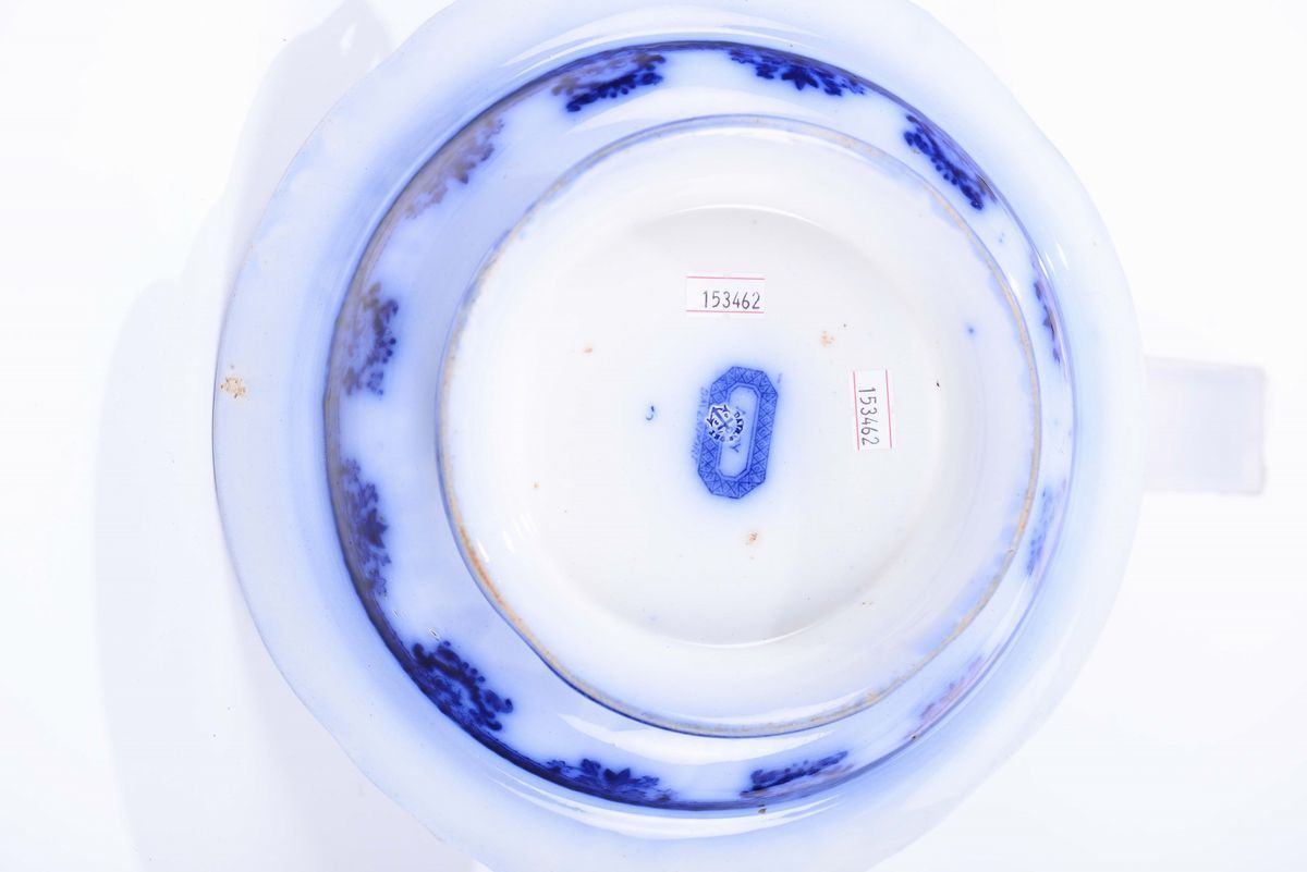 Lotto Composto da Cuscino in Porcellana Bianca e Blu, Cina, Dinastia Qing, XIX Secolo