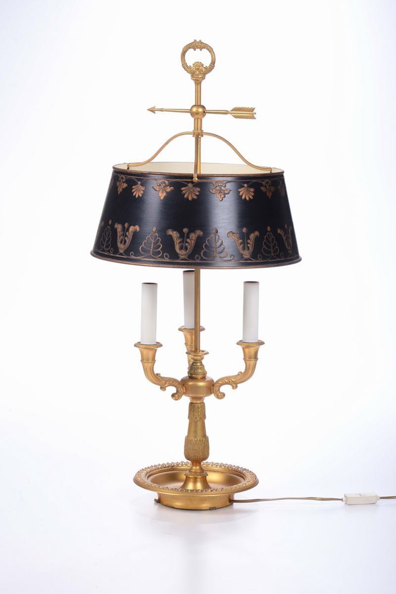 Lume da tavolo in bronzo dorato a tre luci, XIX secolo  - Auction Asta a Tempo Antiquariato - II - Cambi Casa d'Aste