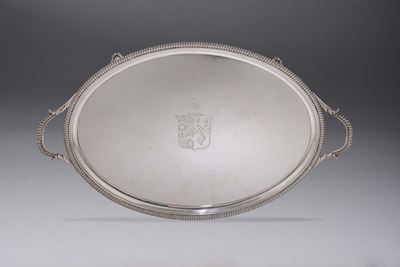 Guantiera Ovale in Argento Sbalzato e Cesellato, Argentiere Non Identificato, Londra 1804