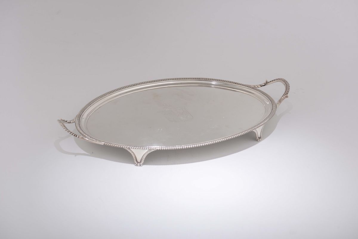 Guantiera Ovale in Argento Sbalzato e Cesellato, Argentiere Non Identificato, Londra 1804