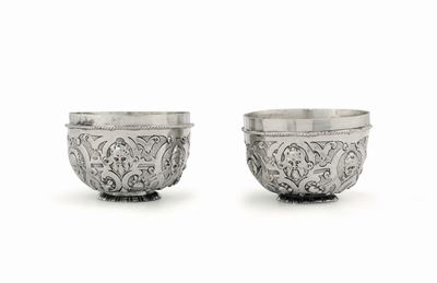 Doppia Coppa Potoria in Argento Sbalzato e Cesellato, Germani '700, Argentiere Rc con Corona, Aus...