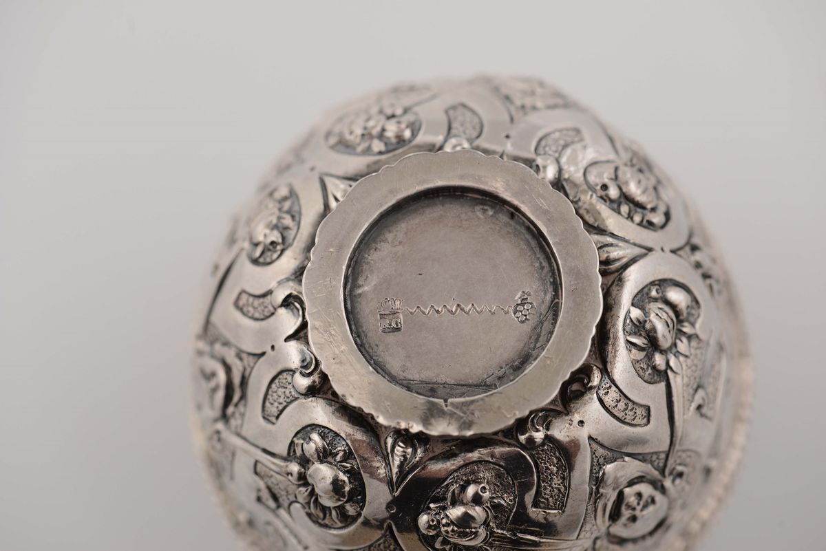 Doppia Coppa Potoria in Argento Sbalzato e Cesellato, Germani '700, Argentiere Rc con Corona, Aus...