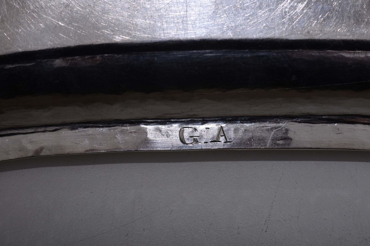 Guantiera in Argento Sbalzato, Fuso e Cesellato, Venezia, Seconda Metà XVIII Secolo. Marchio di G...