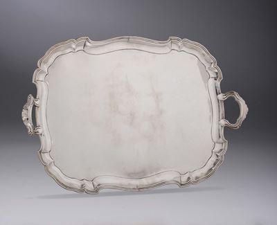 Guantiera in Argento Sbalzato, Fuso e Cesellato, Venezia, Secondo Quarto XVIII Secolo, Contrasseg...