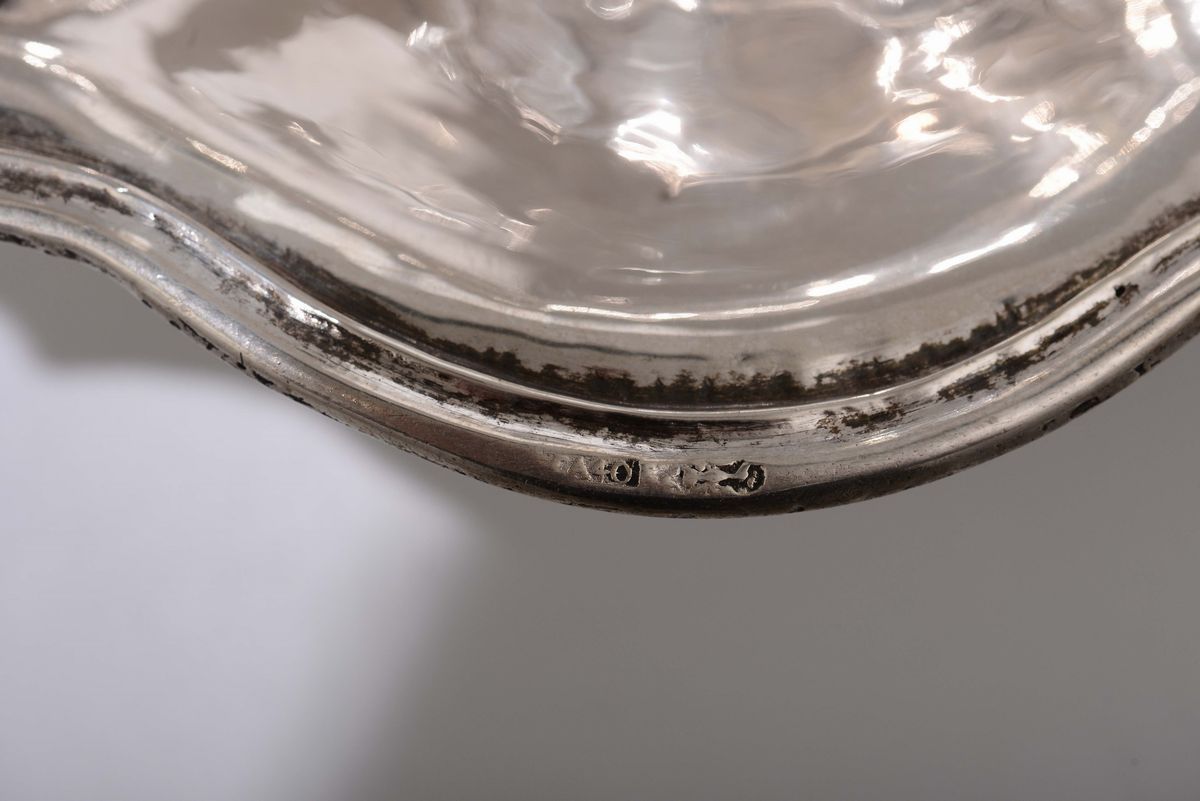 Bacile in Argento Sbalzato, Marchio del Console ?ga (non Identificato), Palermo Anno 1740