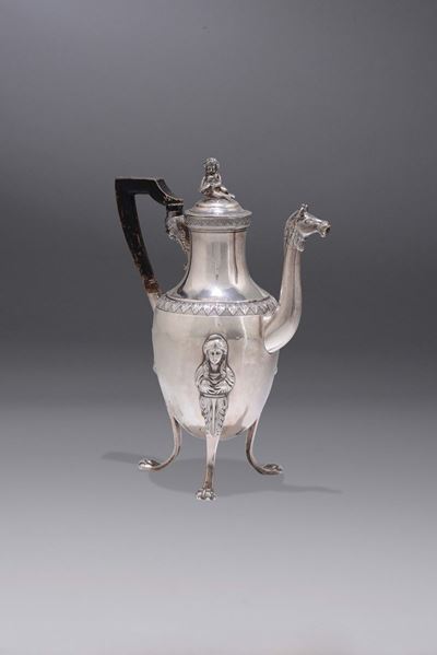 Caffettiera in Argento Sbalzato, Fuso e Cesellato, Napoli, Prima Metà XIX Secolo, Marchio di Gara...