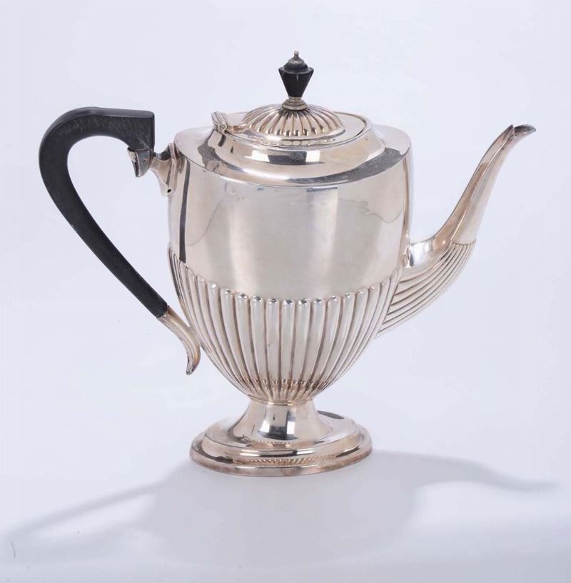 Caffettiera in metallo argentato, forse inglese, XIX secolo  - Asta Antiquariato - Cambi Casa d'Aste