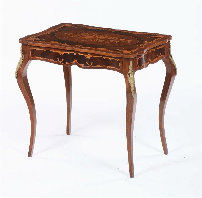 Tavolo interamente lastronato ed intarsiato, XIX-XX secolo  - Asta Asta a Tempo Antiquariato - II - Cambi Casa d'Aste