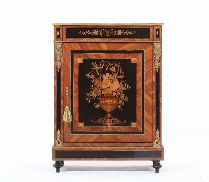 Comodino lastronato ed intarsiato ad un’anta, XIX secolo  - Auction Fine Art - Cambi Casa d'Aste