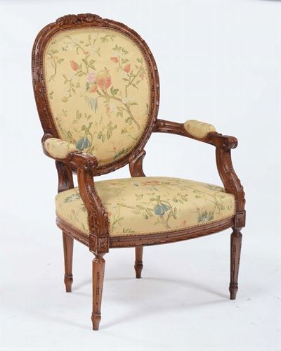 Poltrona in Legno Intagliato con Tessuto Floreale, XIX Secolo