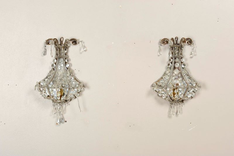 Coppia di piccole appliques con cristalli e fondo a specchio  - Asta Antiquariato - Cambi Casa d'Aste