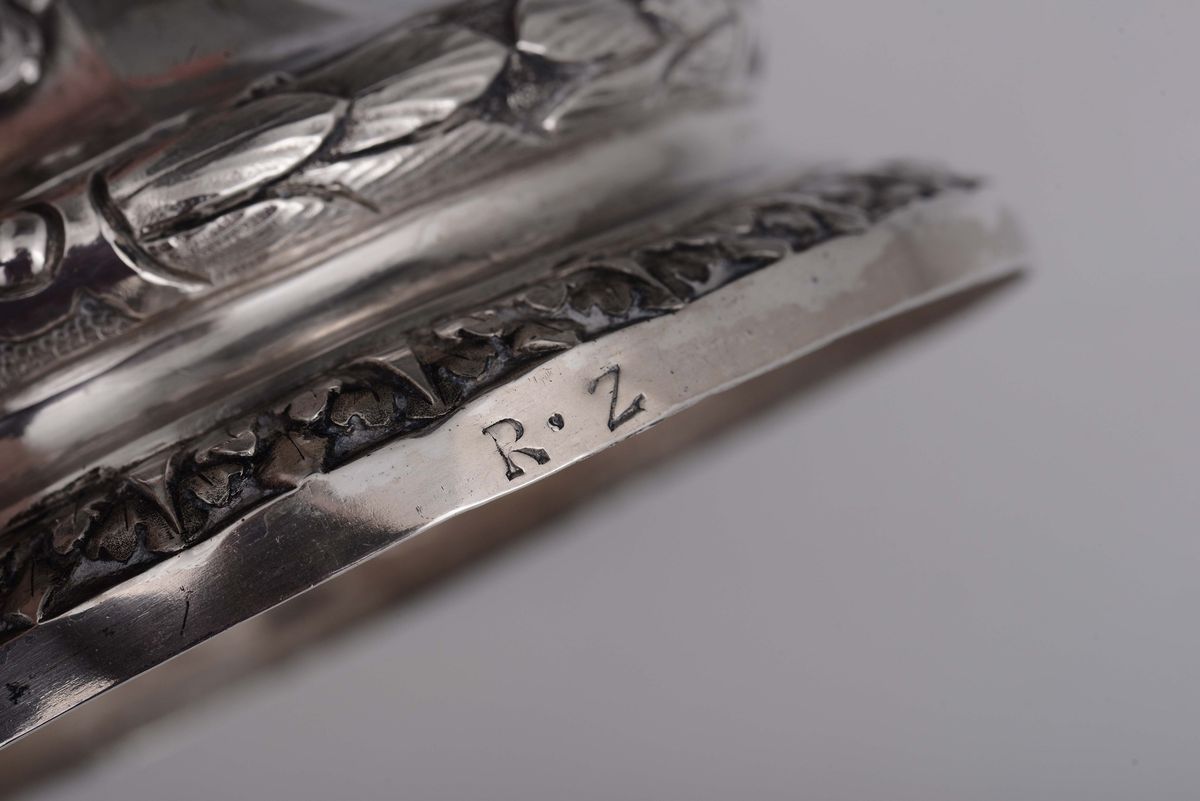 Coppia di Candelieri in Argento Sbalzato, Cesellato e Inciso, Genova, Bollo della Torretta per L'...