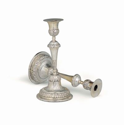 Coppia di Candelieri in Argento Sbalzato, Cesellato e Inciso, Genova, Fine XVIII Sec., Marchi Ill...