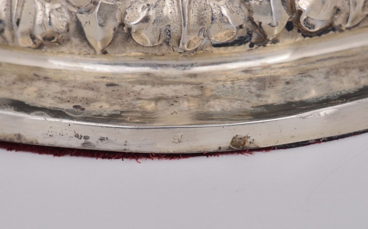 Coppia di Candelieri in Argento Sbalzato, Cesellato e Inciso, Genova, Fine XVIII Sec., Marchi Ill...