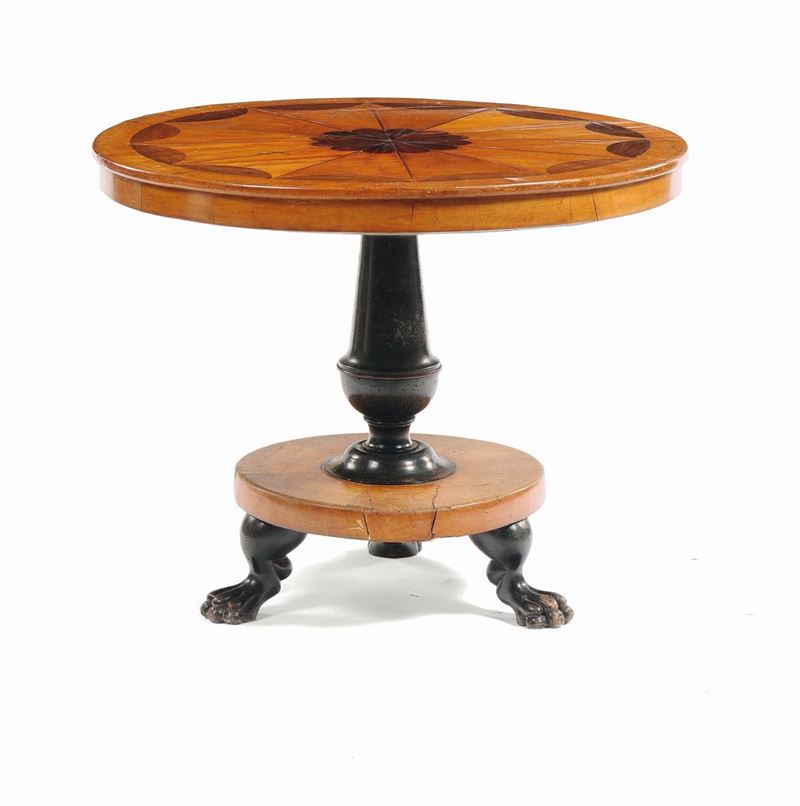 Tavolo circolare in noce, XIX secolo  - Auction Fine Art - Cambi Casa d'Aste