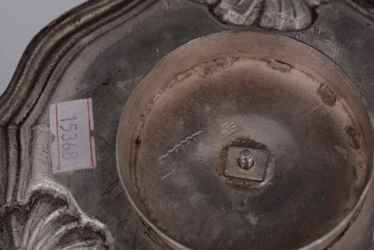 Coppia di Piattini Trembleuse in Argento Sbalzato e Cesellato, Genova, Ultimo Quarto XVIII Secolo...