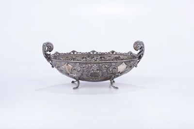 Centrotavola in Argento Sbalzato, Inizio XX Secolo