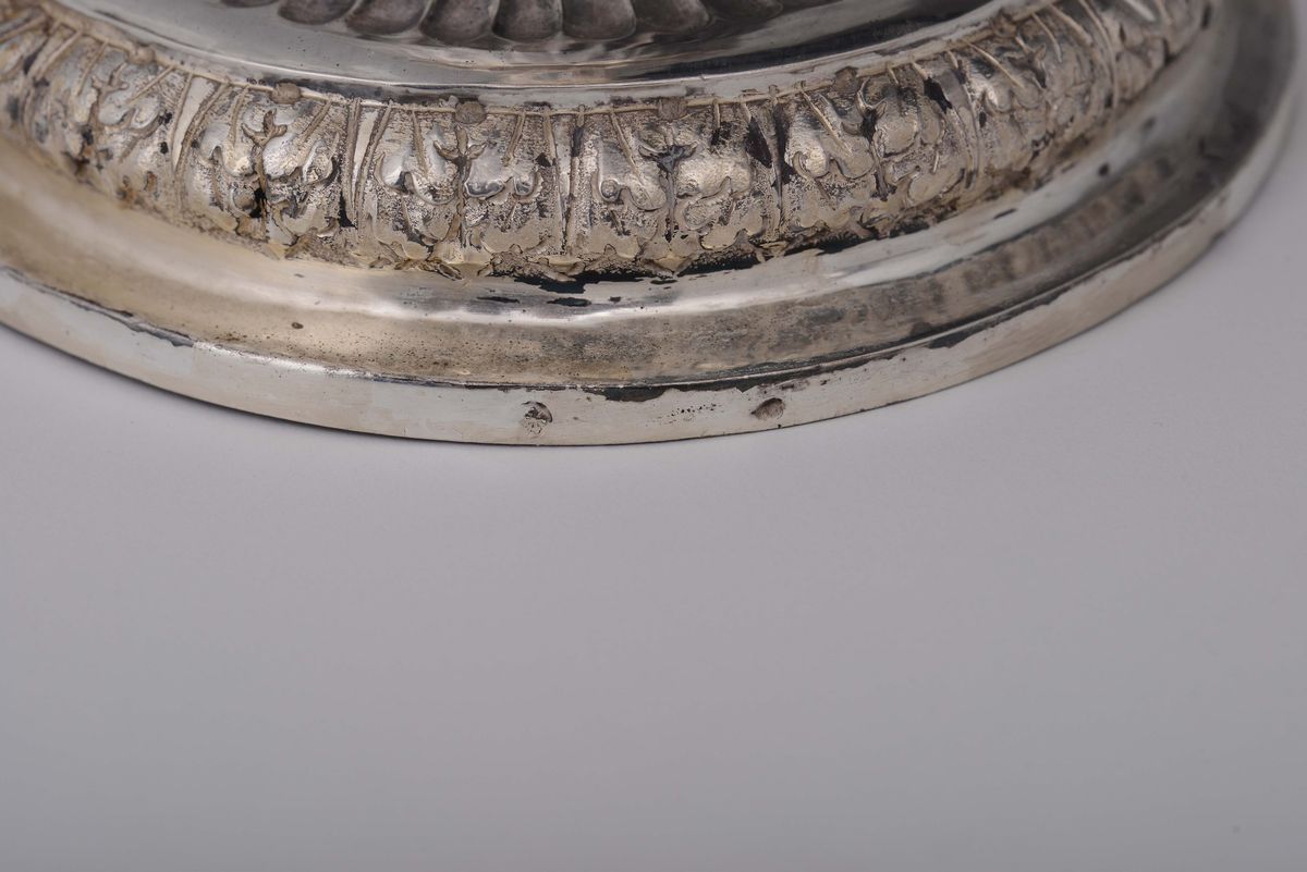 Coppia di Candelieri in Argento Sbalzato e Cesellato, Genova, Prima Metà XIX Secolo, Marchio di G...