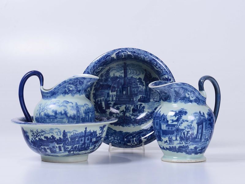 Due brocche in porcellana bianca e blu con catino  - Auction Asta a Tempo Antiquariato - II - Cambi Casa d'Aste