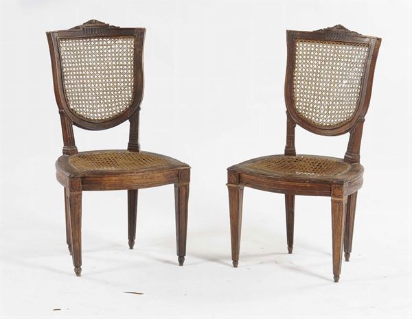Due sedie in stile Luigi XVI in noce, XIX secolo