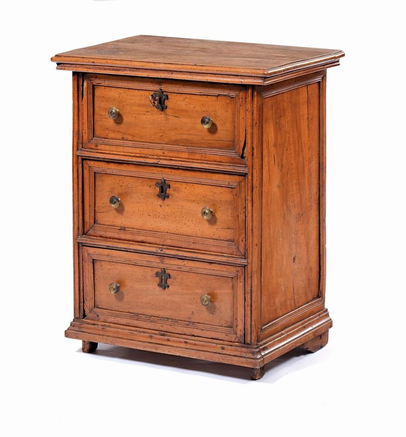 A walnut night table with three drawers, 19th century  - Auction Furnishings from Palazzo Corner Spinelli in Venice - Cambi Casa d'Aste
