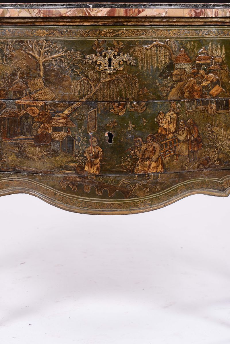 Coppia di Cassettoni Luigi XV con Decoro a Pastiglia su Fondo Verde, Veneto XVIII Secolo