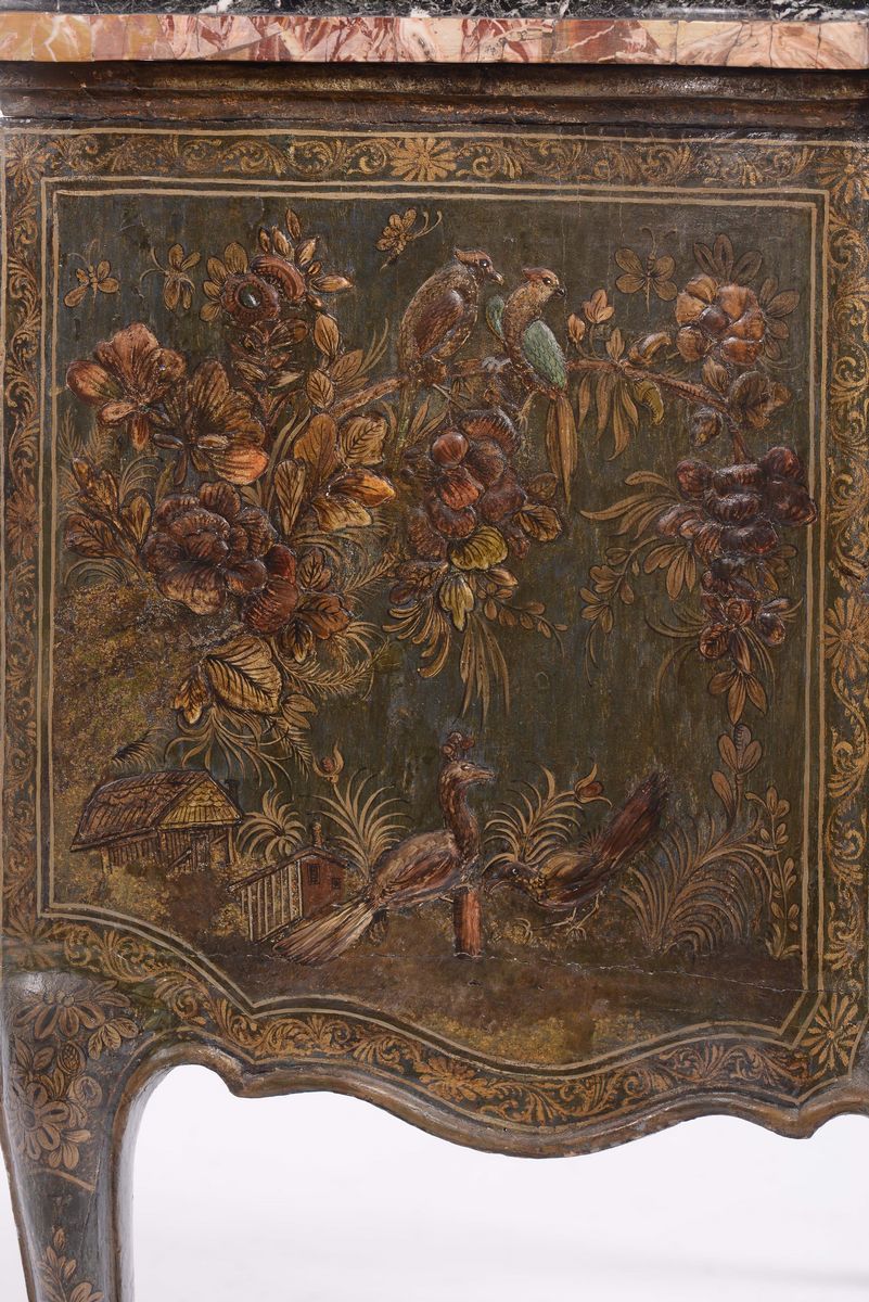 Coppia di Cassettoni Luigi XV con Decoro a Pastiglia su Fondo Verde, Veneto XVIII Secolo