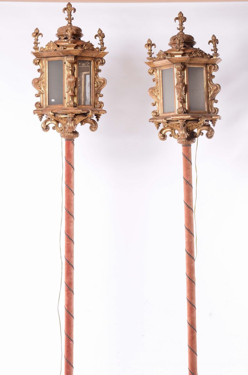 Coppia di Lanterne in Legno Dorato, XVIII Secolo