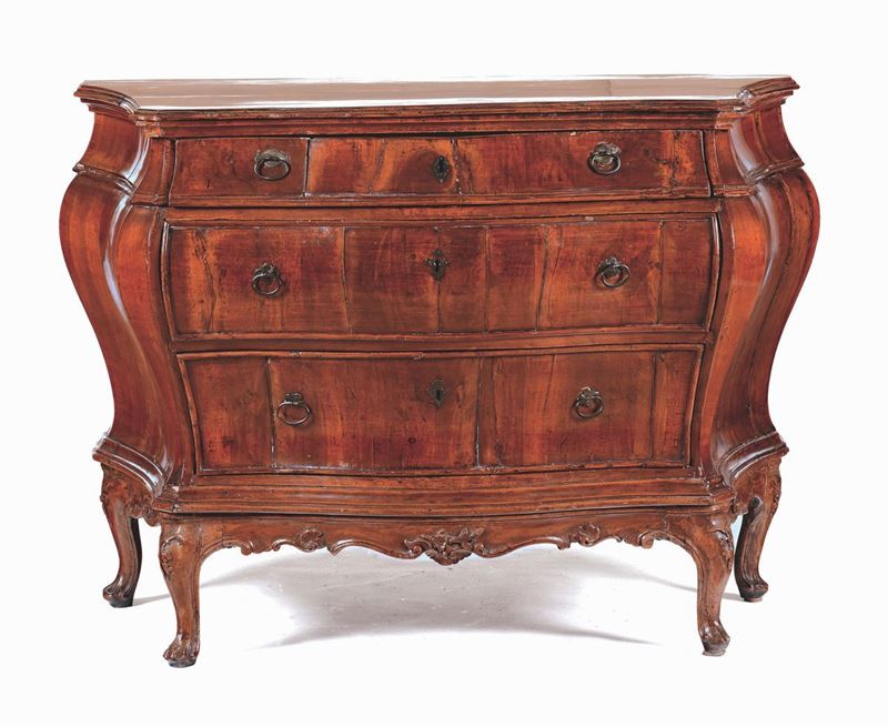 A walnut Louis XV style chest of drawers with three drawers, Venice, 18th century  - Auction Furnishings from Palazzo Corner Spinelli in Venice - Cambi Casa d'Aste