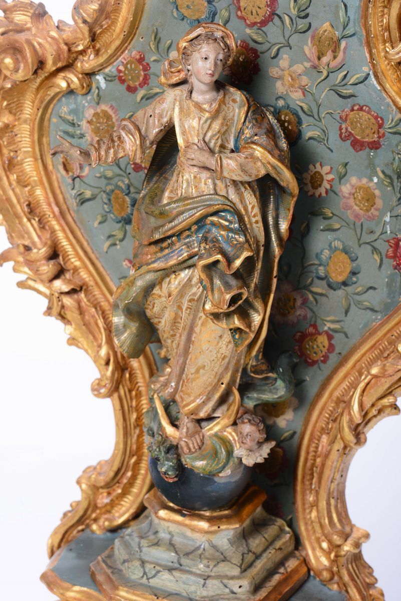 Madonna in Legno Entro Edicola in Legno Scolpito, Dipinto e Dorato. Scultore Genovese della Metà ...