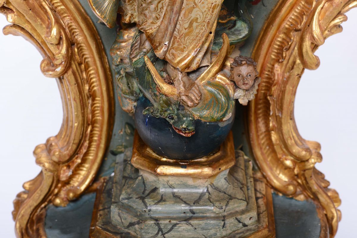 Madonna in Legno Entro Edicola in Legno Scolpito, Dipinto e Dorato. Scultore Genovese della Metà ...