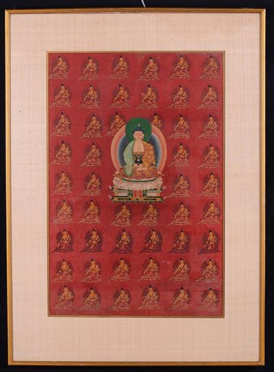 Tanka Incorniciato a Fondo Rosso con Immagini di Buddha, Tibet, XX Secolo