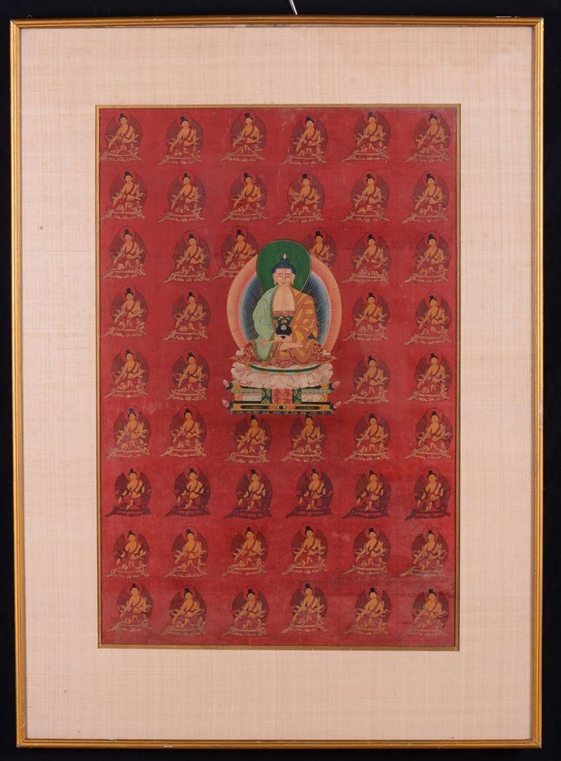 Tanka incorniciato a fondo rosso con immagini di Buddha, Tibet, XX secolo  - Asta Arte Orientale - Asta Online - Cambi Casa d'Aste