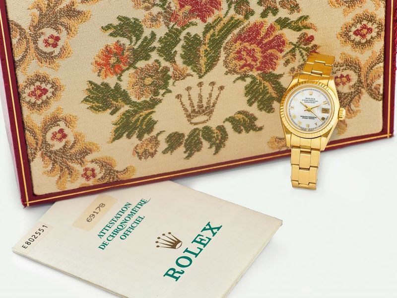 ROLEX,  Oyster Perpetual, Datejust, Superlative Chronometer, Officially Certified, case No.E802551, Ref. 69178, center seconds, self-winding, water resistant, 18K yellow gold lady's wristwatch with date, and an 18K yellow gold Rolex Jubilee bracelet with deployant clasp. Accompanied by the Guarantee and original box. Made circa 1990  - Auction Watches and Pocket Watches - Cambi Casa d'Aste